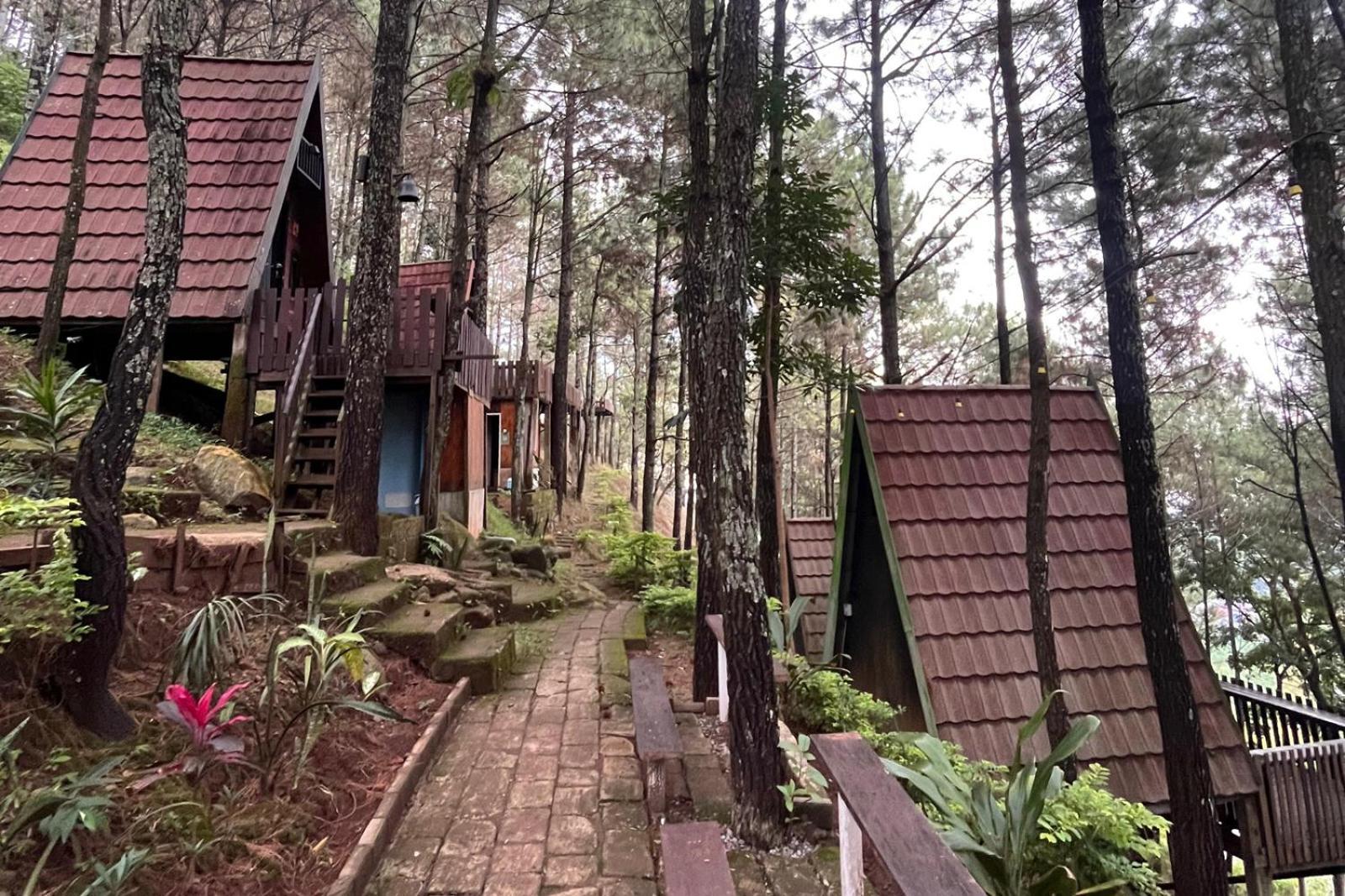 Alas Pacet By Twospaces, Mojokerto Kültér fotó