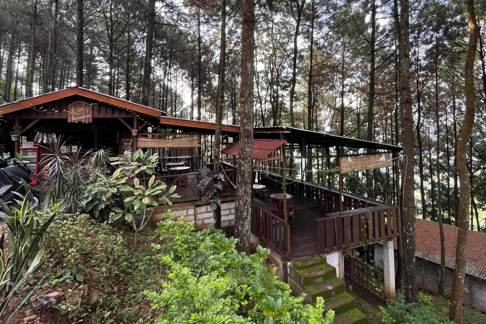 Alas Pacet By Twospaces, Mojokerto Kültér fotó